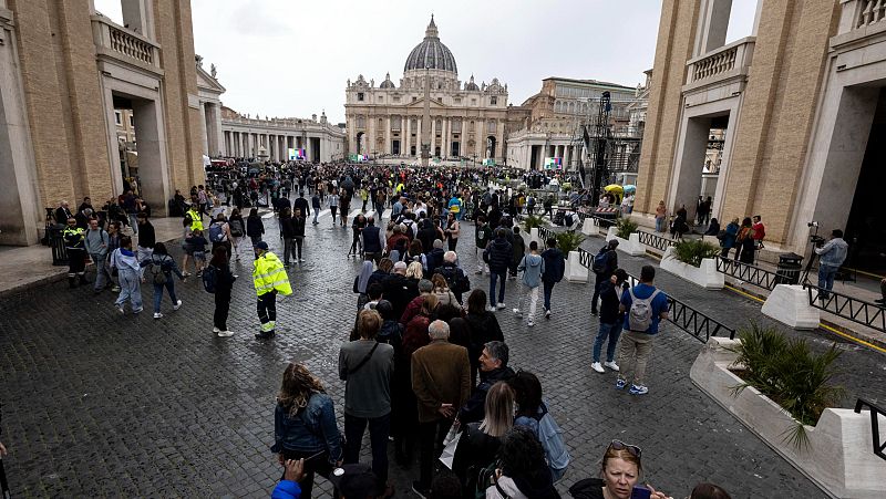 Comiat multitudinari del papa Francesc al Vaticà