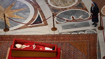 La hermana Genevi�ve, la amiga del papa que abri� el Vaticano a pobres, feriantes y transexuales