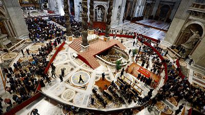 El Vaticano se prepara para el funeral del papa Francisco mientras contin�an los homenajes