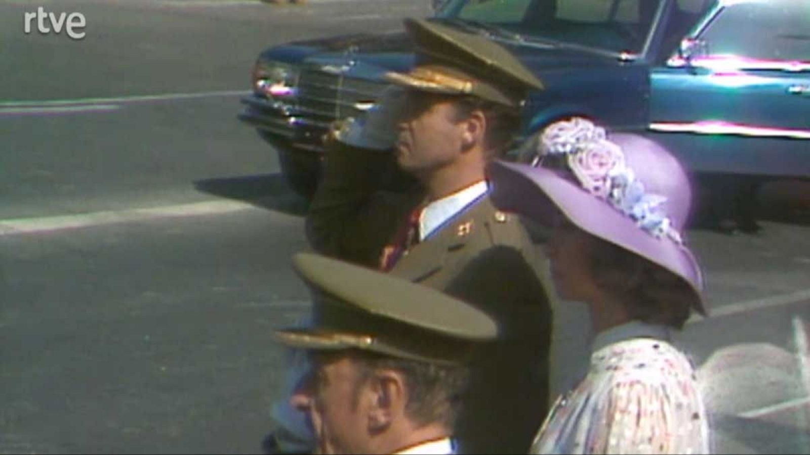 Desfile militar del Día de las Fuerzas Armadas (1979) - Fue noticia en el Archivo de RTVE | Ver