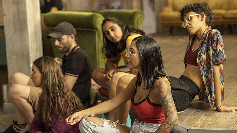 Diez jóvenes del mundo dialogan con el papa en Amén. Francisco responde, abordando temas como fe, sexualidad, abusos, feminismo y libertad.