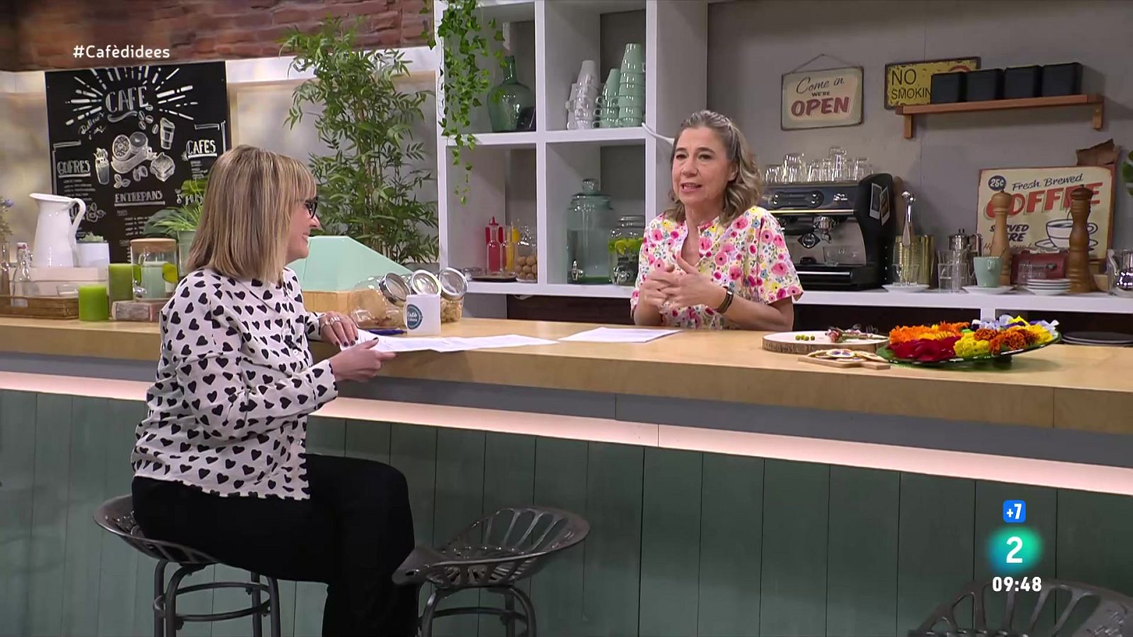 La xef Ada Parellada ens ho explica tot sobre les flors comestibles - Cafè d'idees | Veure