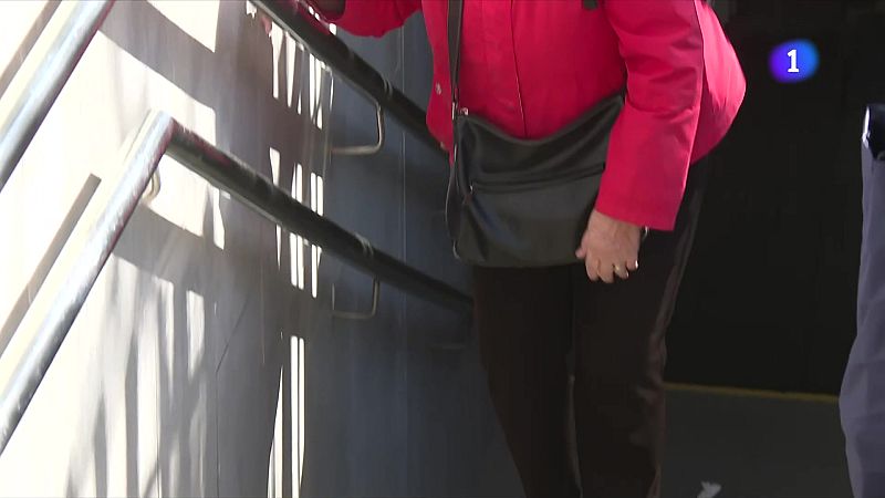 Usuaris de Rodalies denuncien problemes d'accessibilitat a les estacions - L'Informatiu | Veure