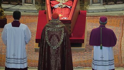 Camarlengo, c�nclave... �Qu� significan las palabras usadas en la despedida del papa?