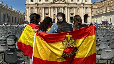 Miles de j�venes cat�licos de todo el mundo despiden al papa