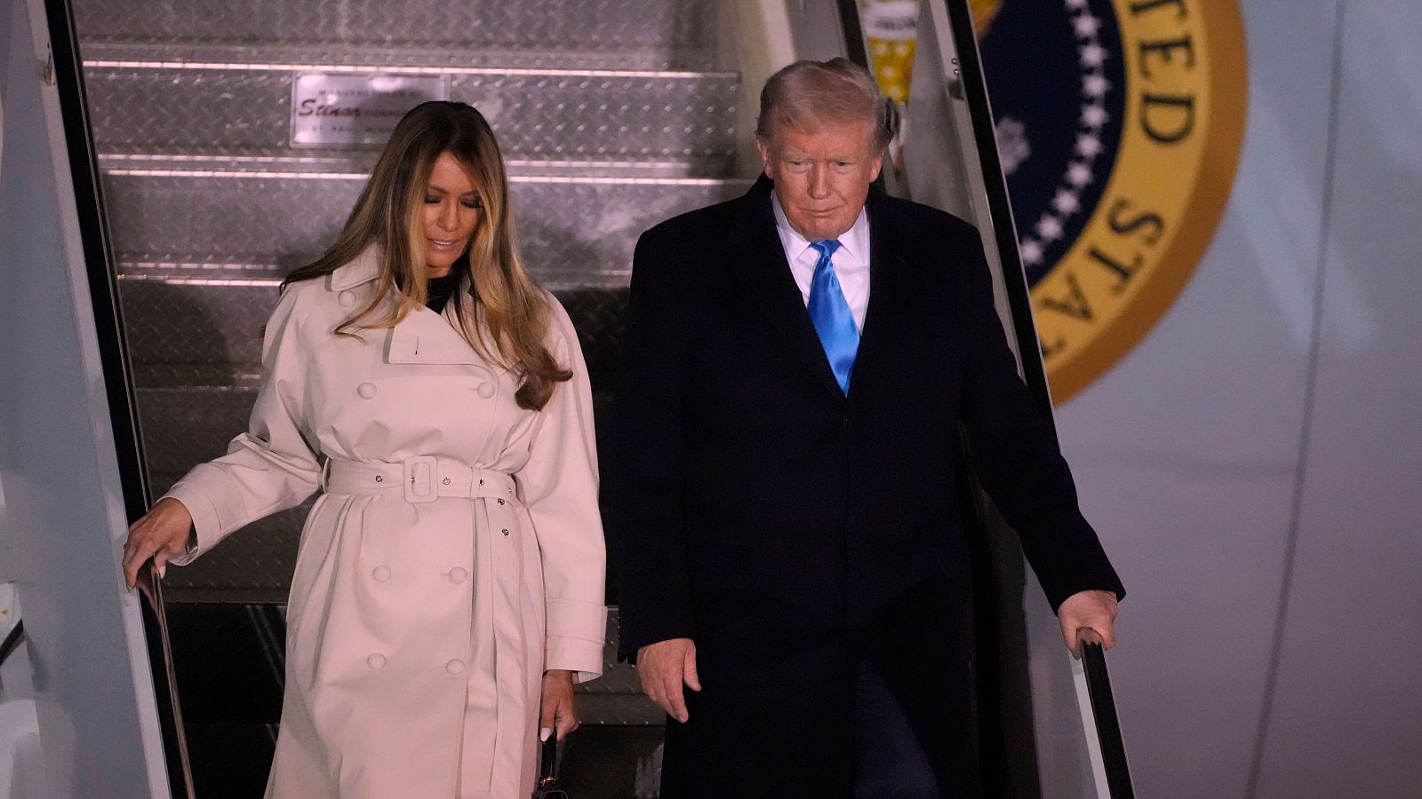 Donald y Melania Trump aterrizan en Roma para el funeral del papa - La tarde en 24h | Ver