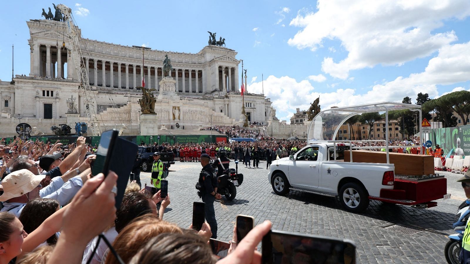 Cortejo fúnebre del papa Francisco | Vídeo completo - Especiales informativos | Ver