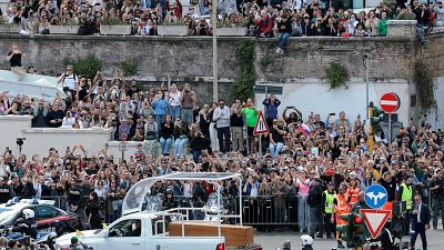 Casi medio mill�n de personas siguen el funeral de Francisco en las calles de Roma