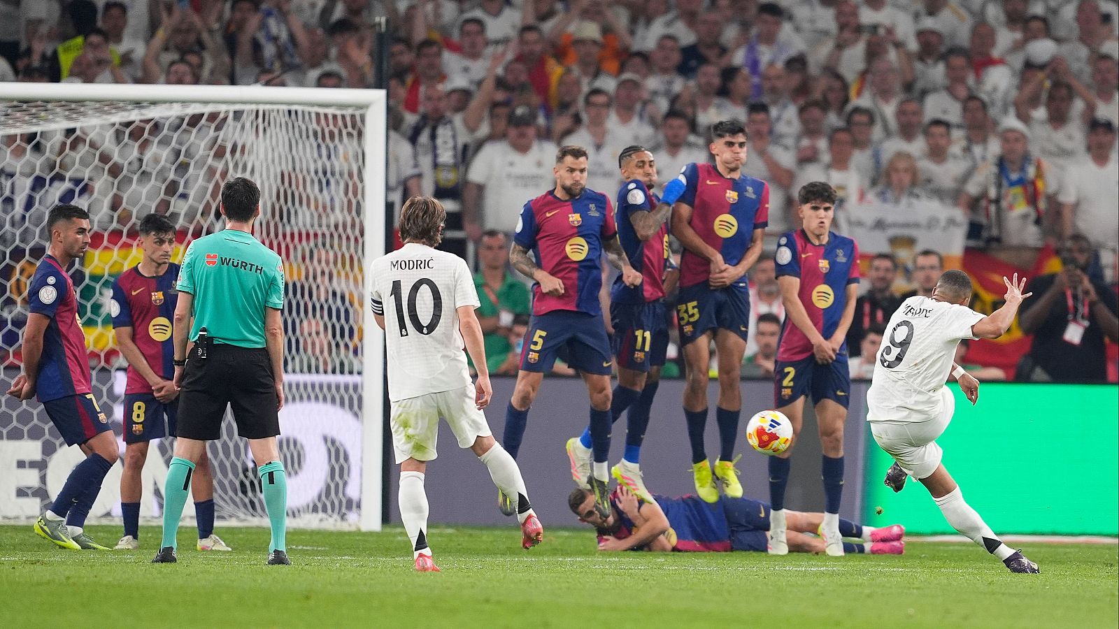 Barcelona 1-1 Real Madrid: Mbappé empató el partido de falta - Copa del Rey | Ver