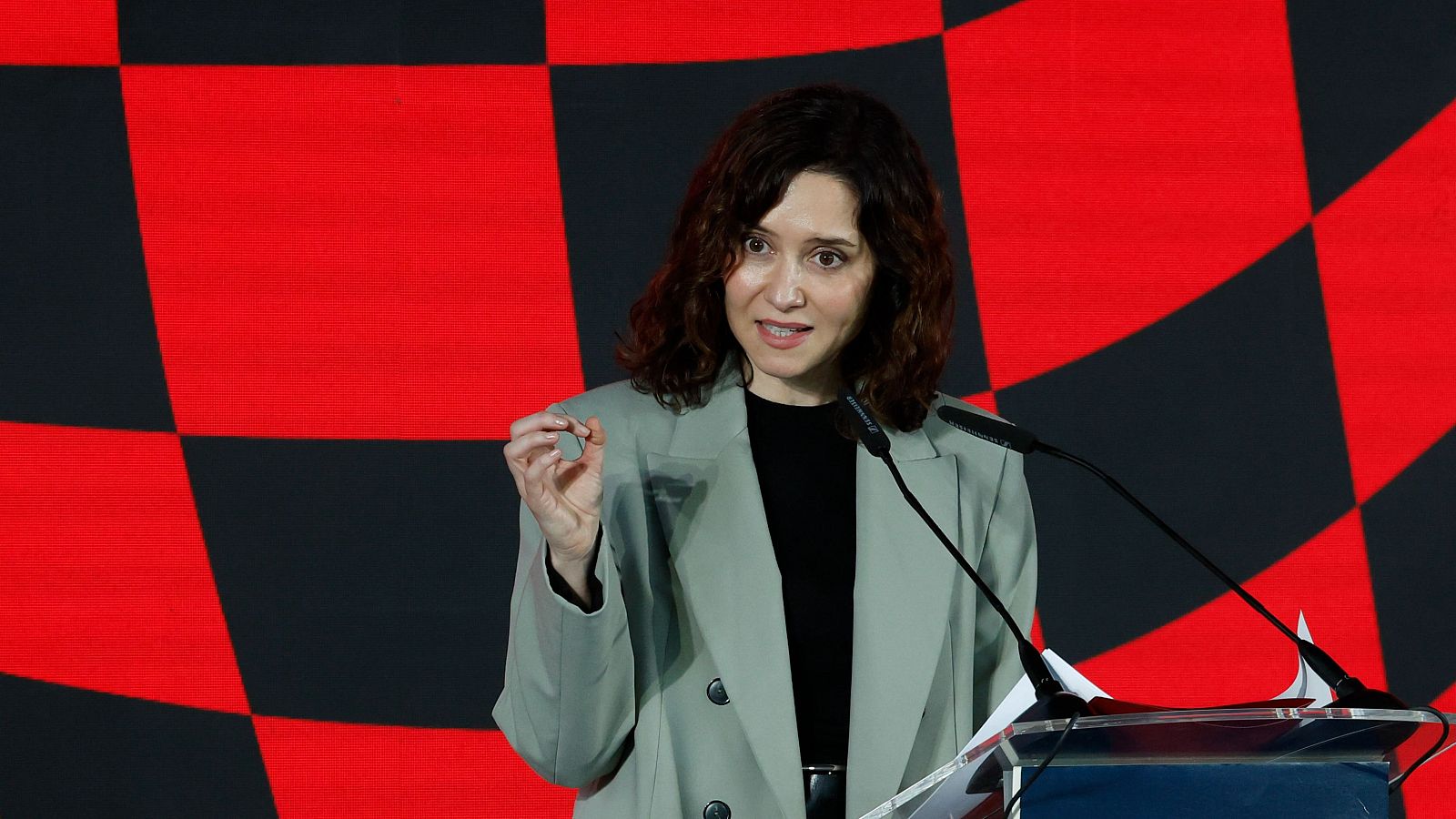 Ayuso traslada que la Comunidad de Madrid trabaja para "recuperar la normalidad" tras el apagón - Informativo 24h | Ver