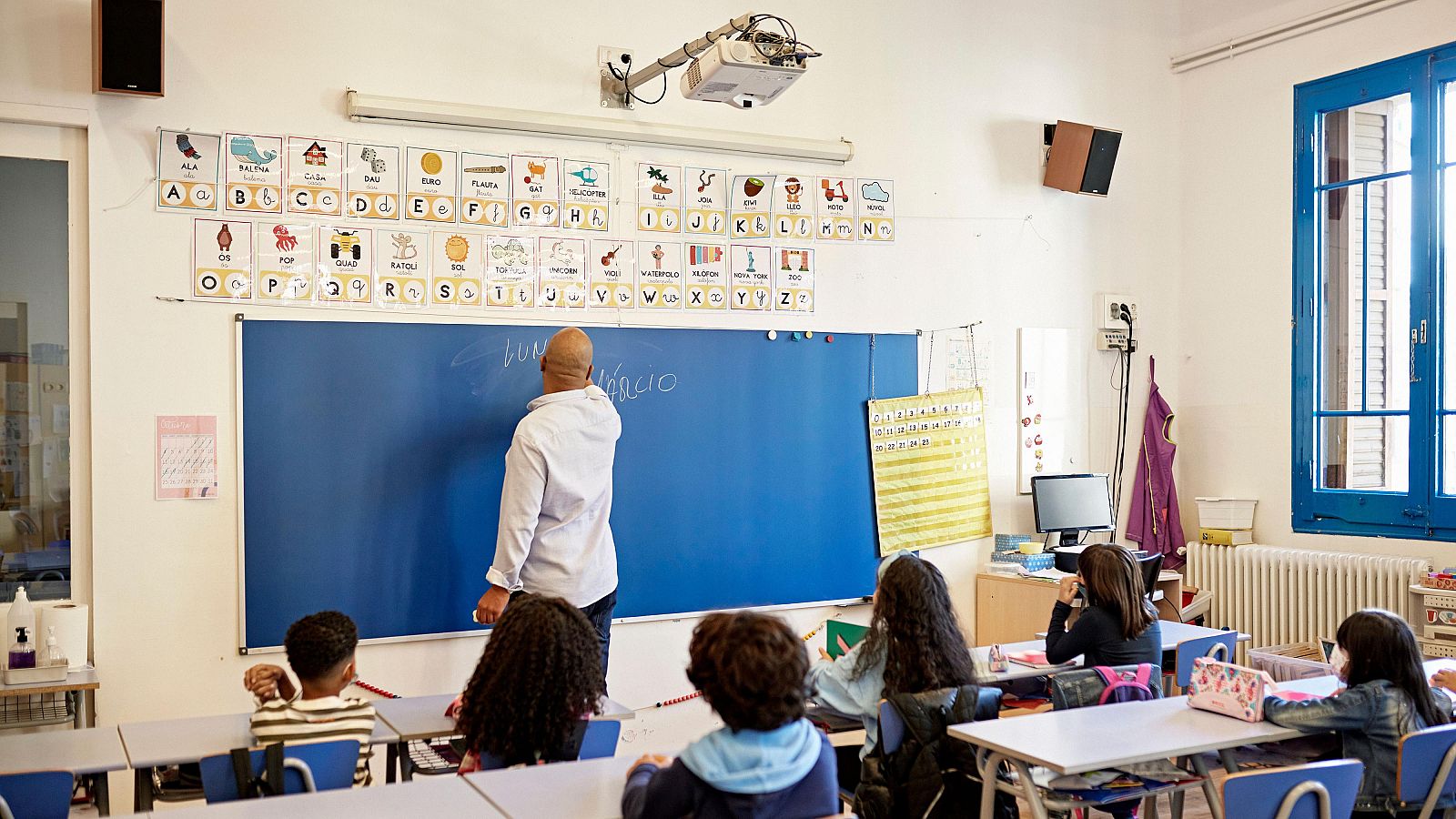 Primera huelga de educación en Madrid desde hace doce años - Telediario 1 | Ver