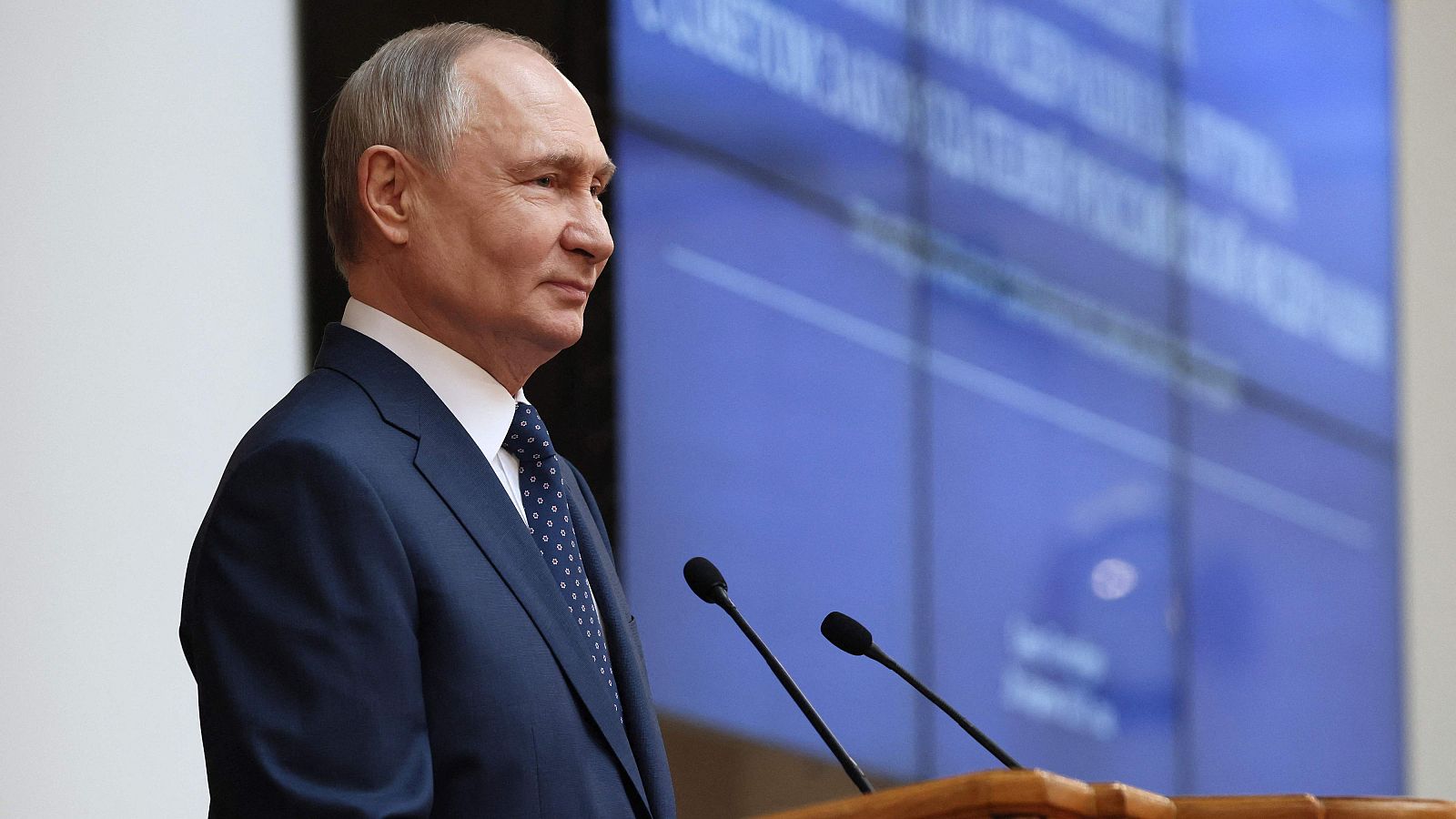 Putin declara un alto al fuego de tres días en Ucrania - Telediario 1 | Ver