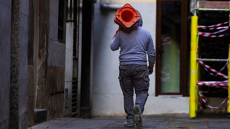 El paro sube en 193.700 personas hasta marzo, el mayor alza desde 2013, y se destruyen 92.500 empleos