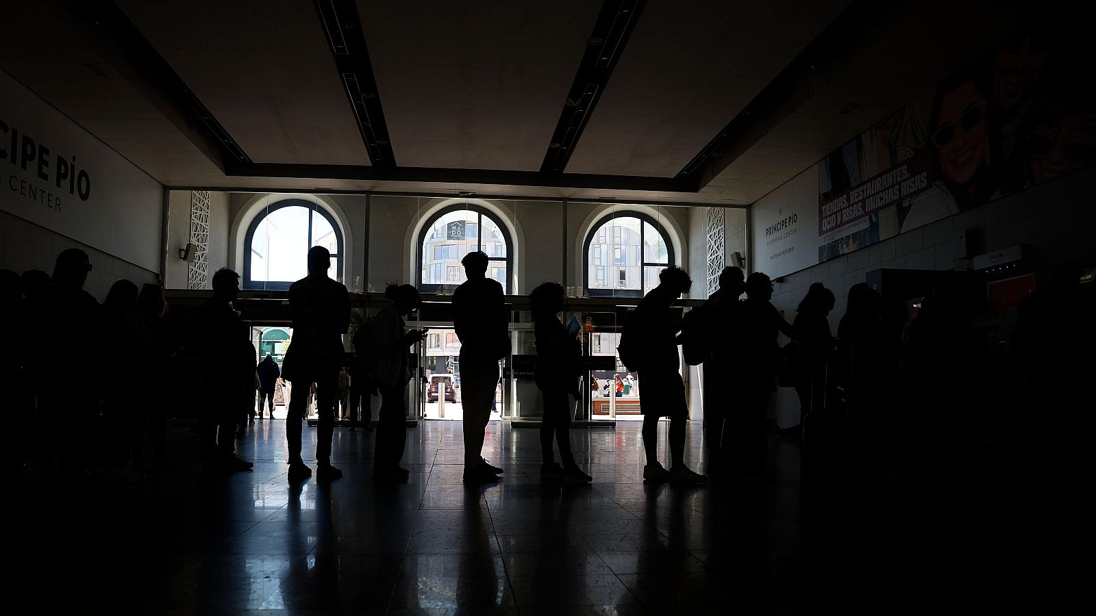 Un fallo complejo ha llevado al cero absoluto en la red eléctrica de España - Telediario 2 | Ver