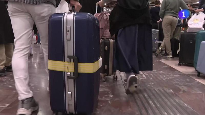 Autobusos i taxis, la gran alternativa: indignació entre els usuaris per manca d'informació - L'Informatiu | Veure