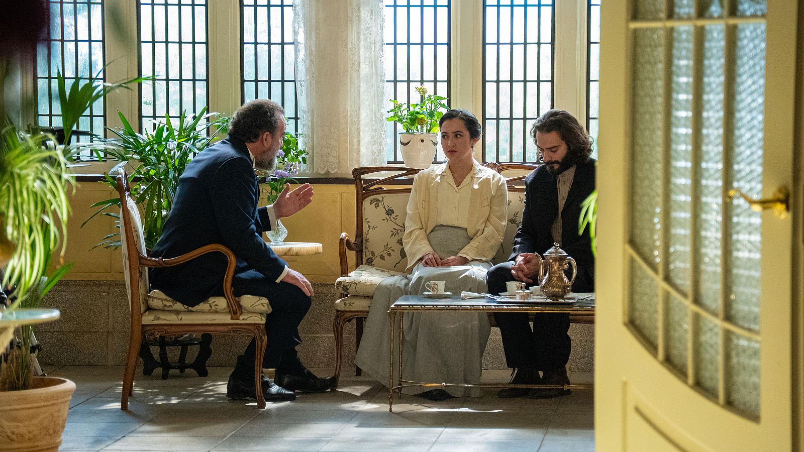 La Promesa: Alonso retira su bendición a Catalina y Adriano - La promesa | Ver