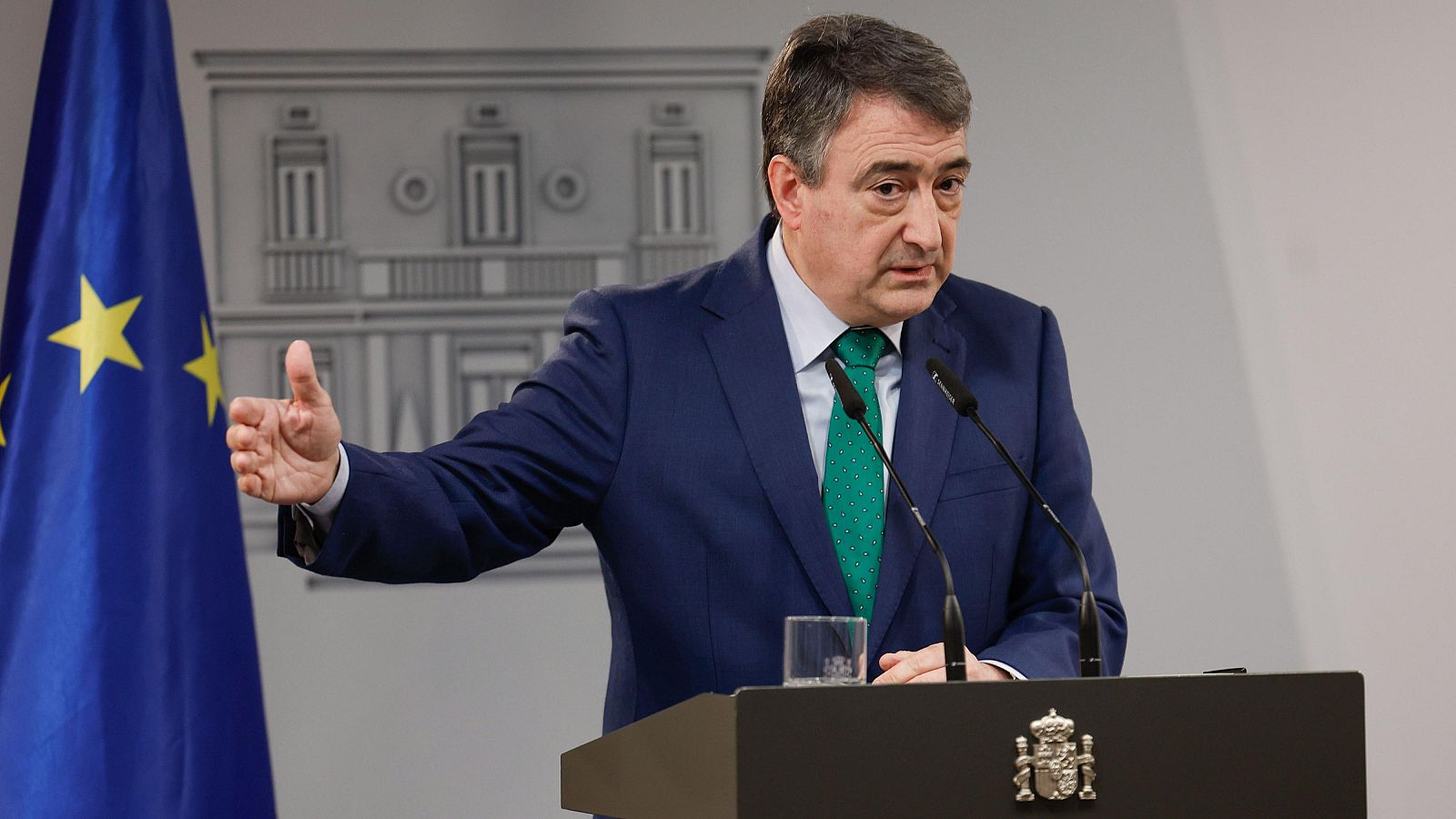 Esteban dice que "no tiene sentido señalar a nadie" por el apagón - La hora de La 1 | Ver