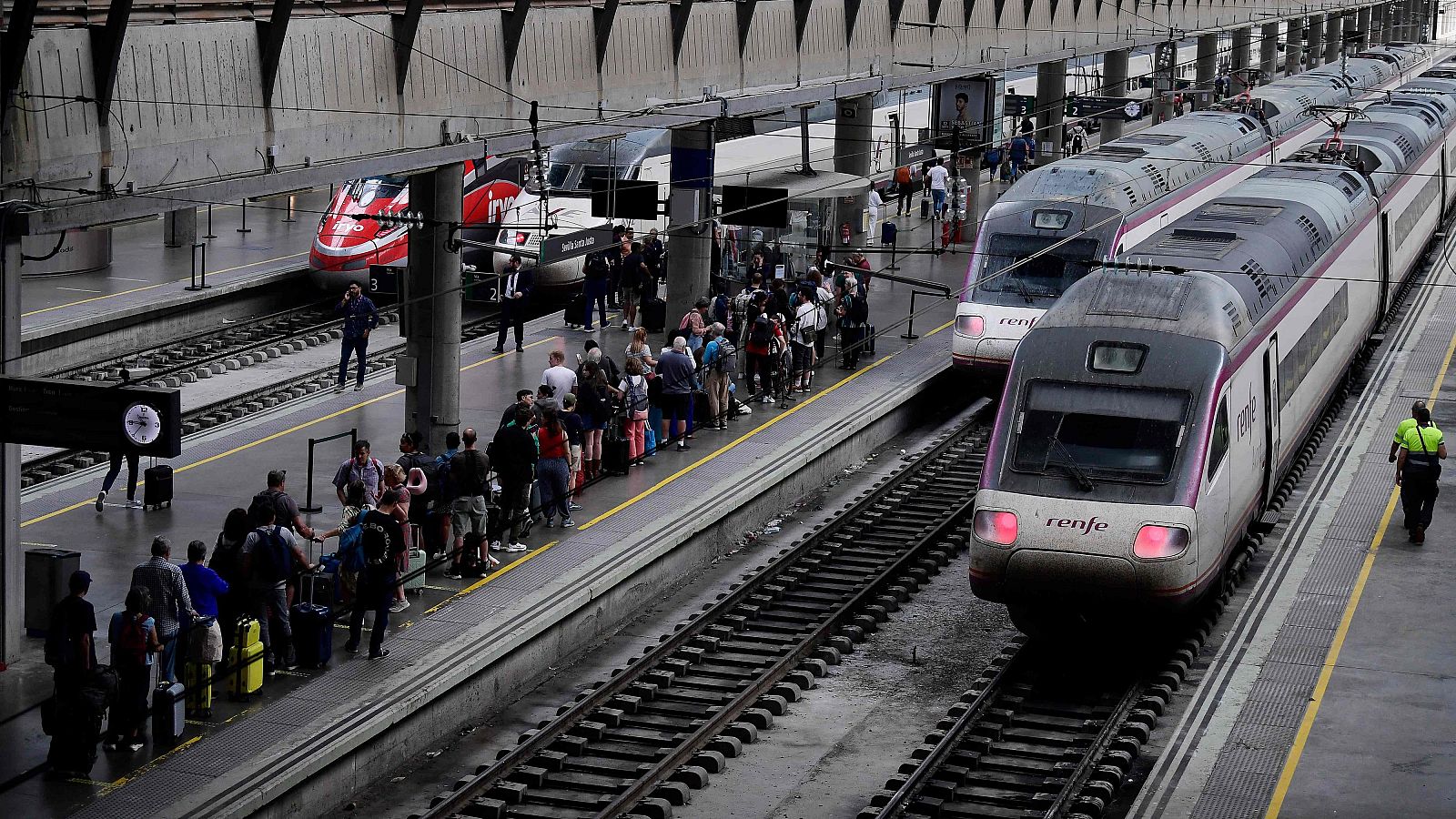 Renfe afirma que se ha restablecido el servicio - Informativo 24h | Ver