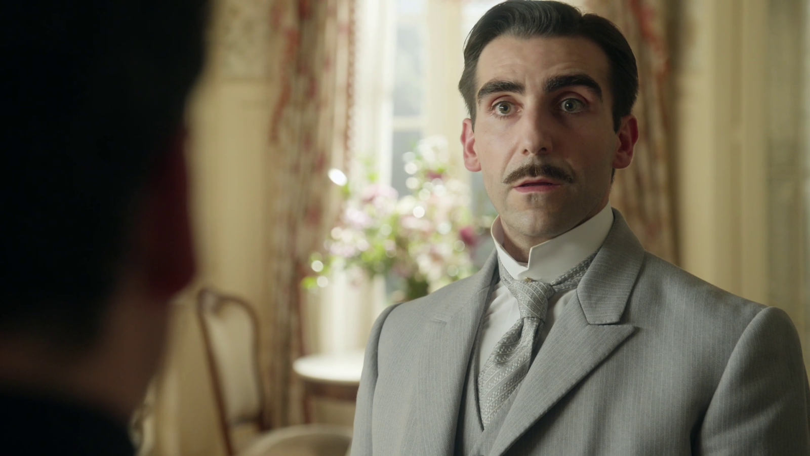 La Promesa - Lorenzo reacciona al regalo de Ayala - La promesa | Ver