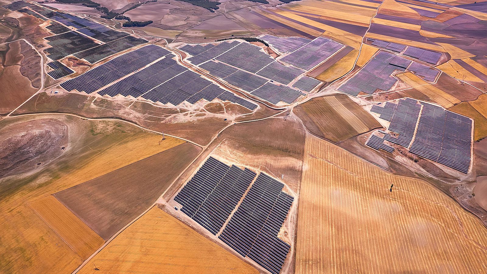 El apagón pone en el centro del debate a las energías renovables - Telediario 1 | Ver