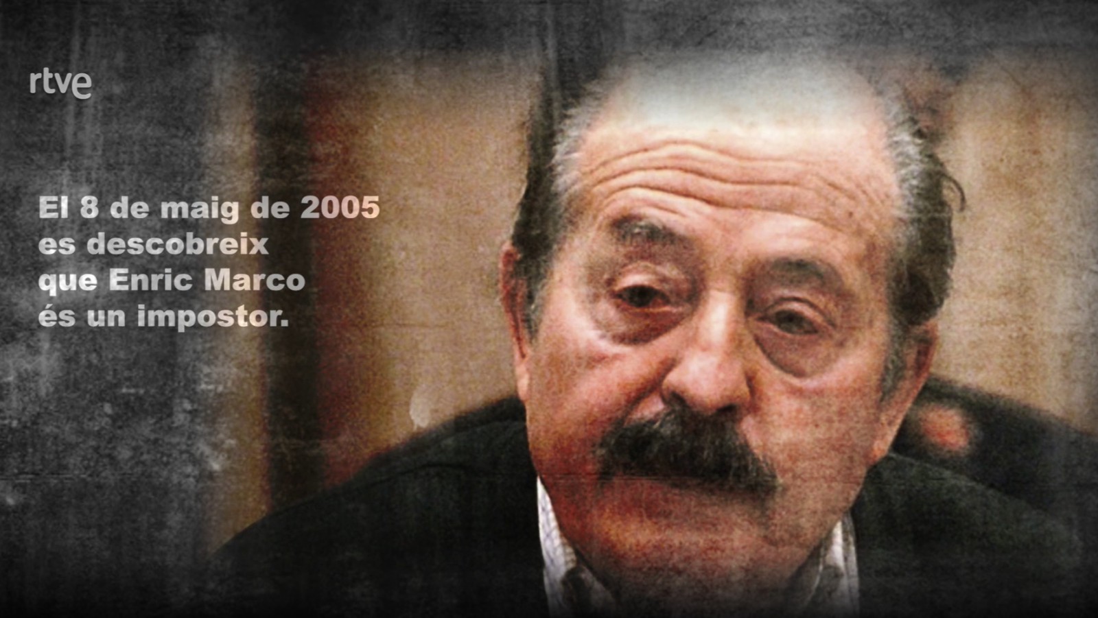 Enric Marco es va convertir en portaveu dels deportats espanyols als camps nazis inventant-se un passat com a presoner i un currículum de militant antifranquista. L’escriptor Javier Cercas s’endinsa en la història investigant l’home i el seu entorn.