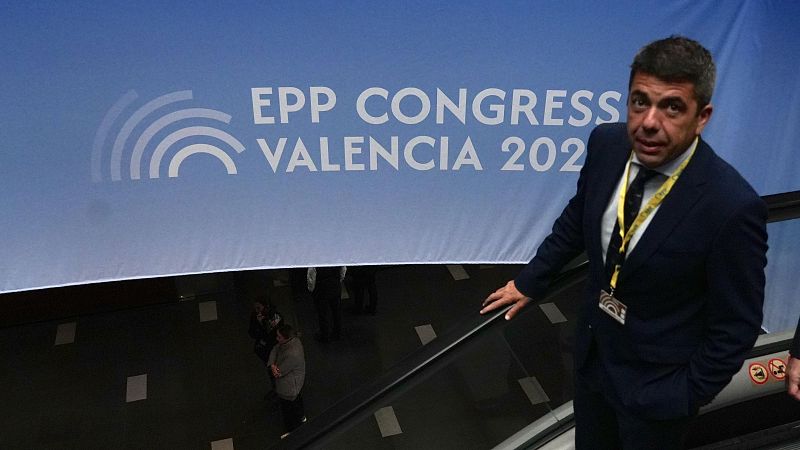Mazón y Feijóo coinciden en el congreso de los 'populares' europeos tras la resaca del apagón - Telediario 2 | Ver