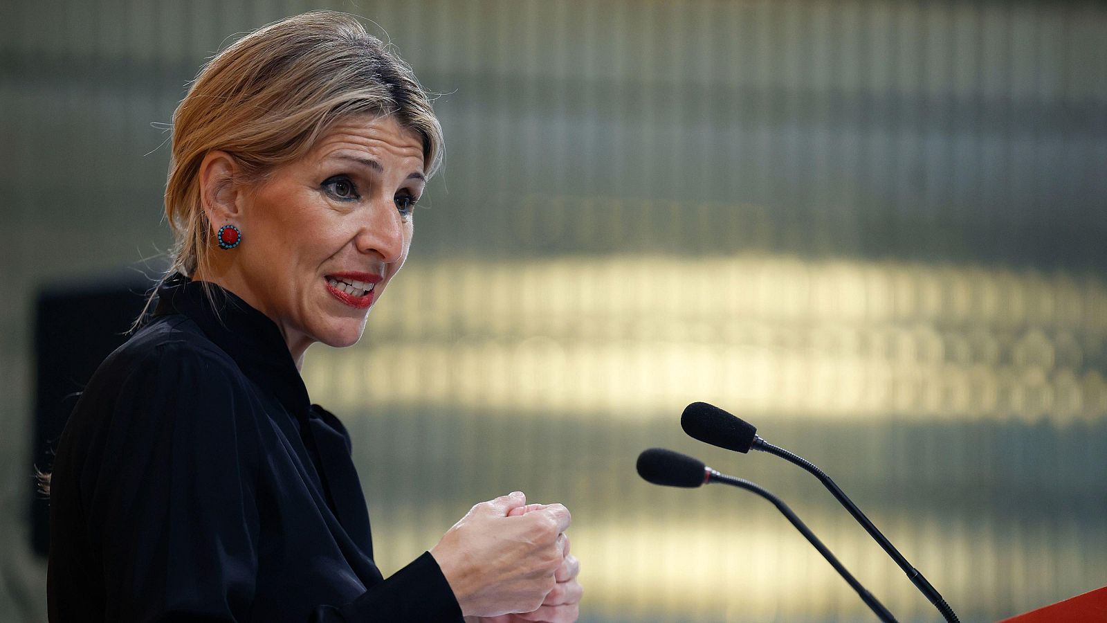 Yolanda Díaz pide que se asuman las responsabilidades por el apagón y "parar" la opa al Sabadell - La hora de La 1 | Ver