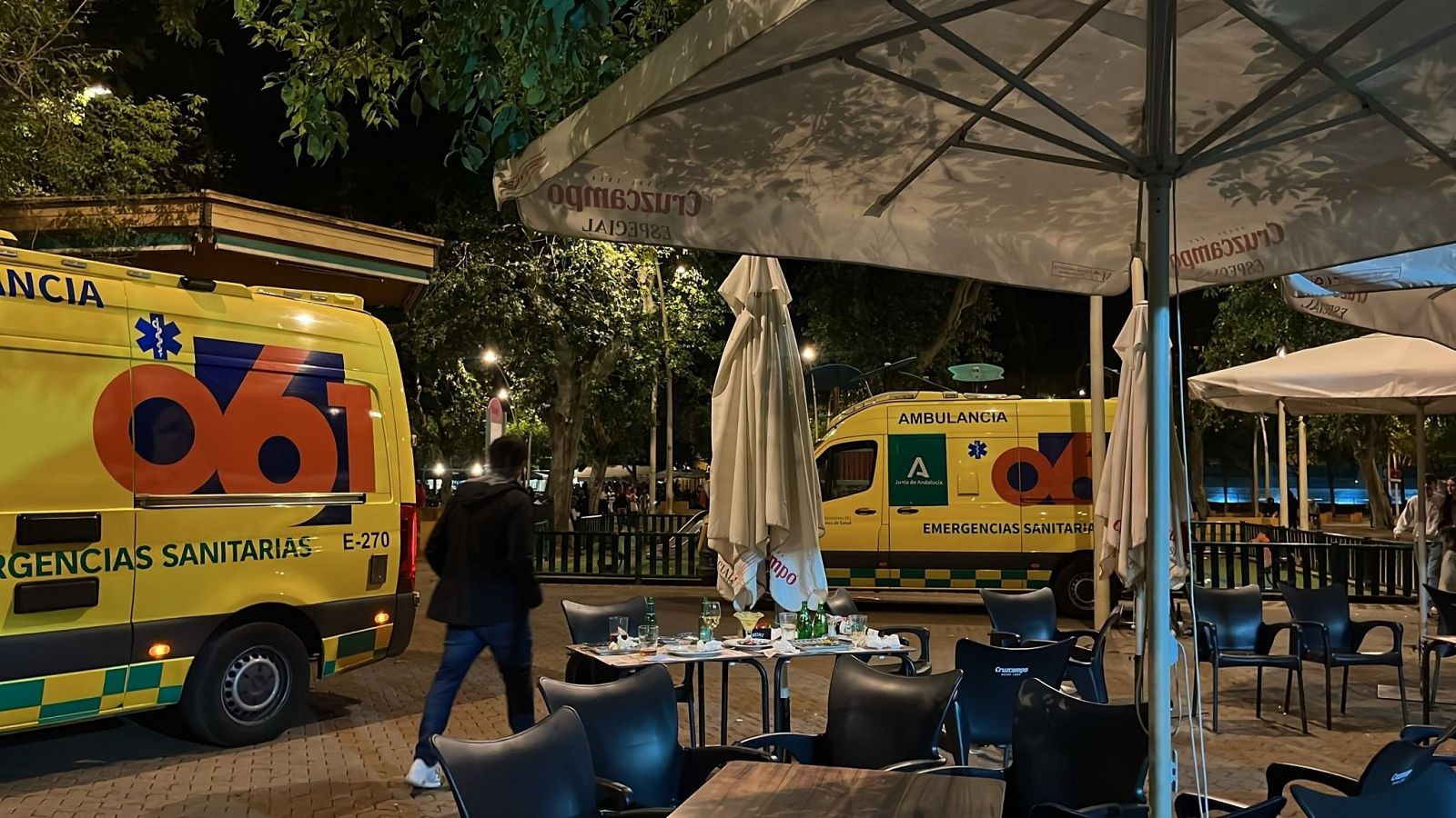 Batalla campal entre aficionados del Betis y la Fiorentina - La hora de La 1 | Ver