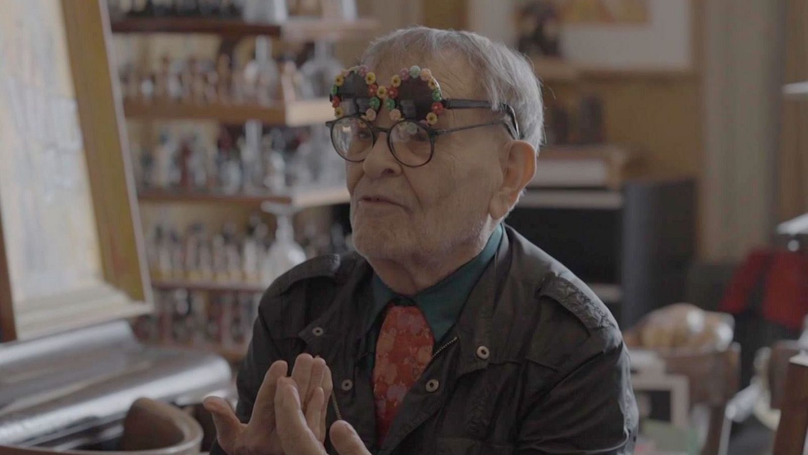 La Revuelta | Broncano visita a Fernando Arrabal en París - La Revuelta | Ver