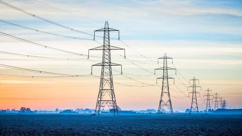 España es una isla energética debido a la falta de interconexión - Telediario 1 | Ver