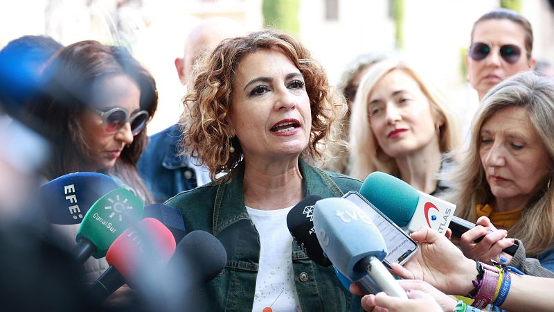 El Gobierno analizará "con rigor" la opa al Sabadell tras el visto bueno de la CNMC - Telediario Fin de Semana | Ver