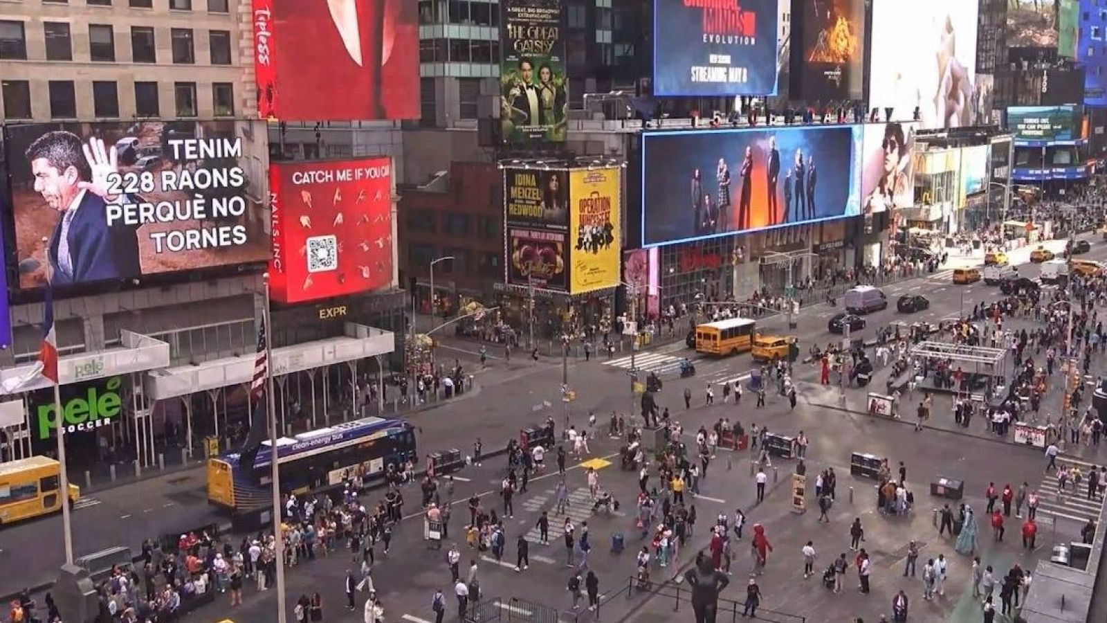 Compromís "recibe" a Mazón en Nueva York con un mensaje en Times Square - Informativo 24h | Ver