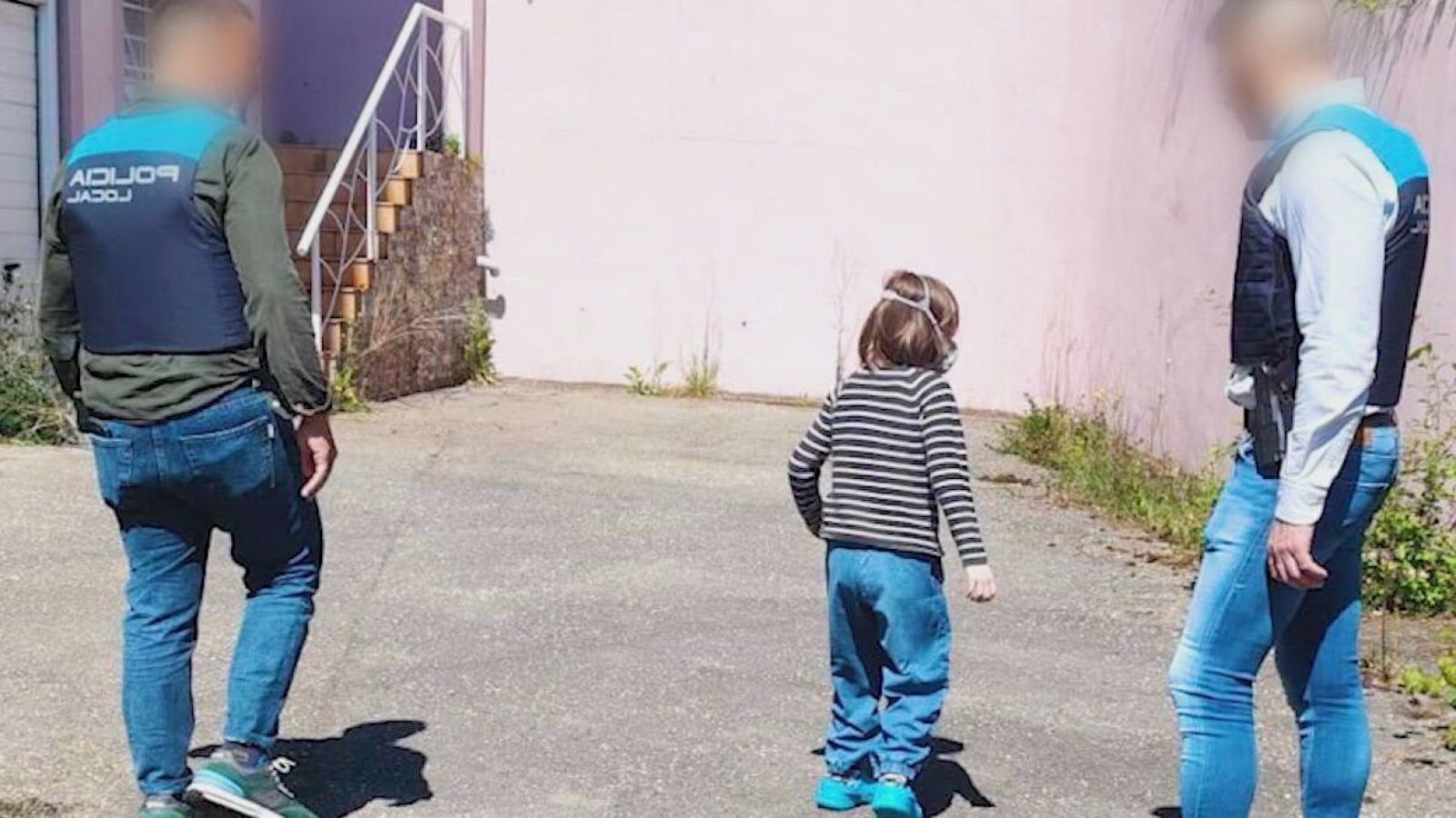 "Los tres hermanos siempre estarán juntos, eso es lo que les salva del terror vivido" | Ver