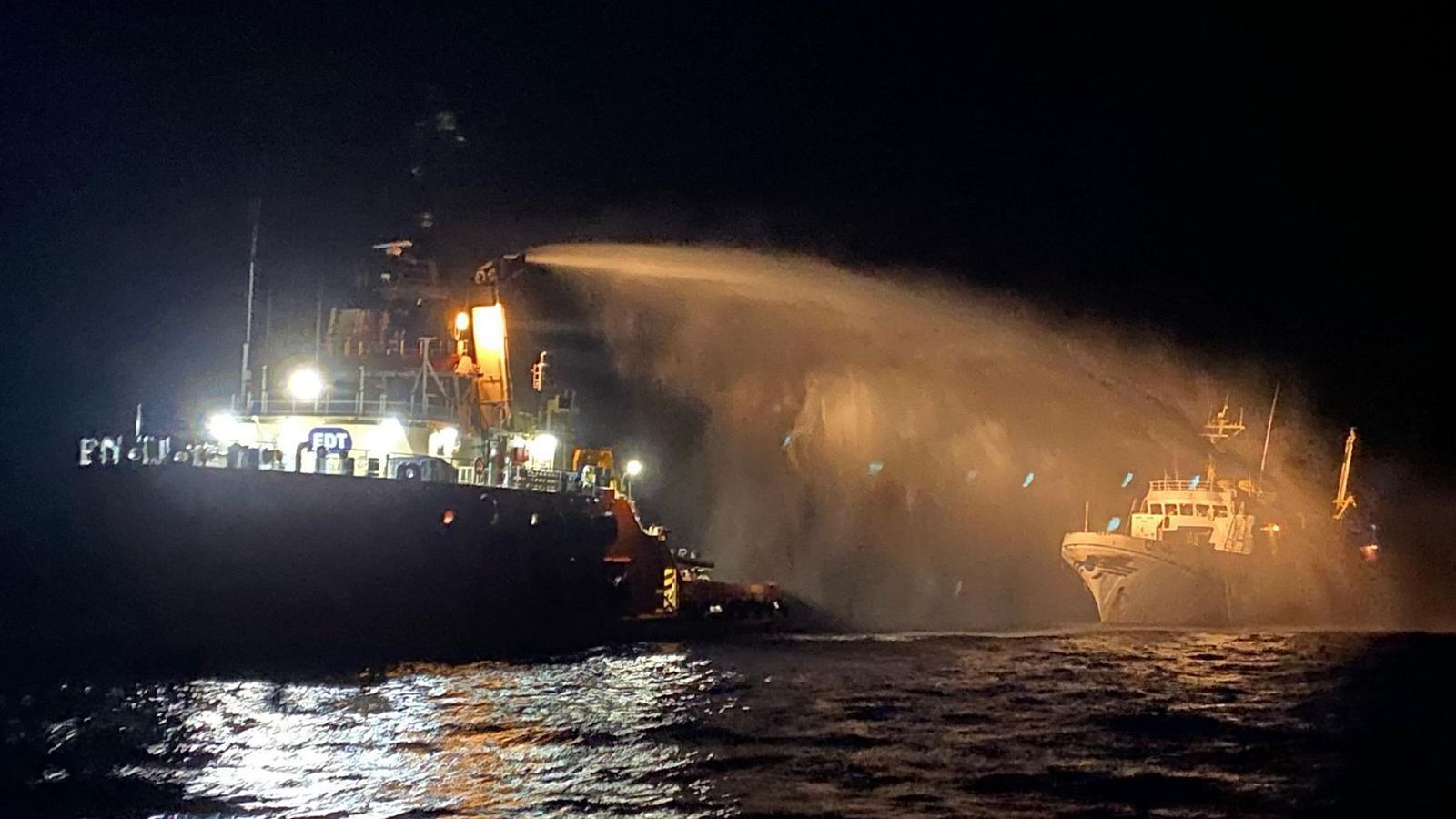 La Flotilla de la Libertad es atacada antes de poner rumbo a Gaza para llevar ayuda | Ver