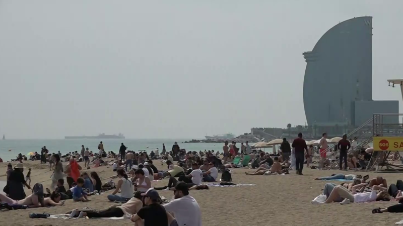 El auge de las tasas turísticas: "España va camino de los 100 millones de turistas"