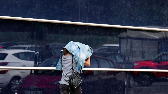 Telediario 1 - Las lluvias ponen a 15 comunidades en aviso