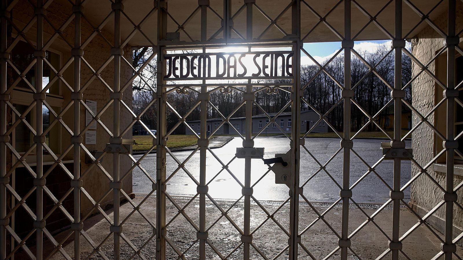 Una clase de instituto conoce el odio de cerca en Buchenwald - Telediario 1 | Ver