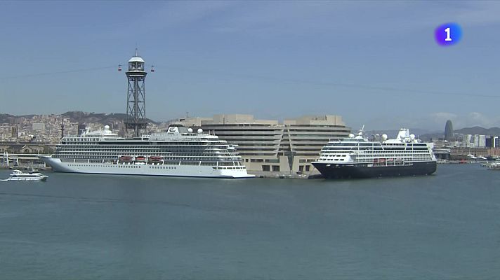 L'Informatiu - L'auge dels creuers: a Barcelona van atracar 791 creuers la temporada passada