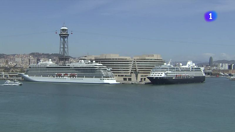 L'auge del turisme de creuers: 791 atraquen a Barcelona durant el 2024 - L'Informatiu | Veure
