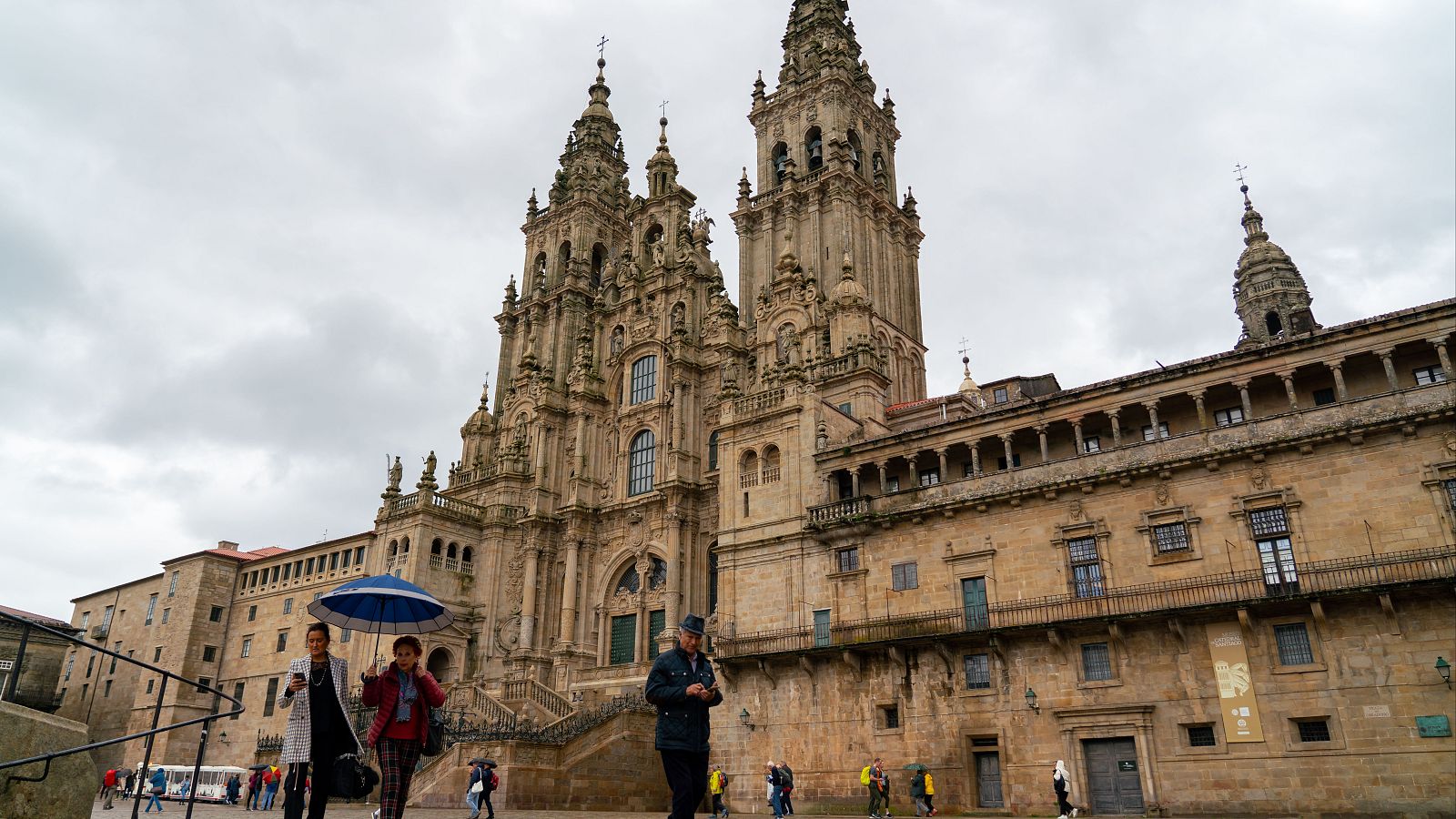 La lluvia y la subida de precios no frenan a los turistas en el Puente de Mayo | Ver