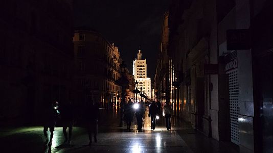 El 60% de los españoles cree que la información que dio el Gobierno durante el apagón fue insuficiente, según el CIS