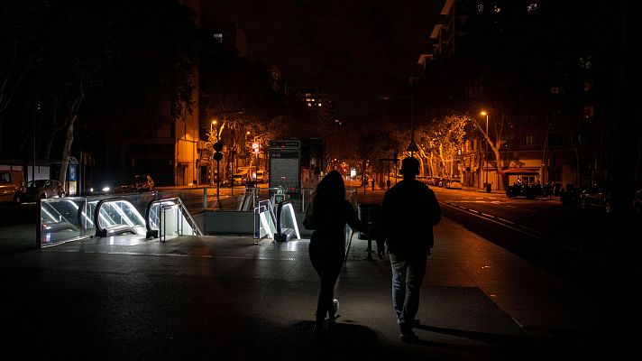 Telediario Fin de Semana - La información del Gobierno durante el apagón, "insuficiente" para el 60% de la población