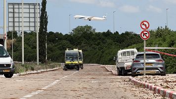Varios heridos tras impactar un misil hutí cerca del aeropuerto internacional de Ben Gurión en Tel Aviv