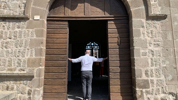 Con el cierre de esta puerta, en el Palacio de los papas de Viterbo, se originaron las reglas del cónclave