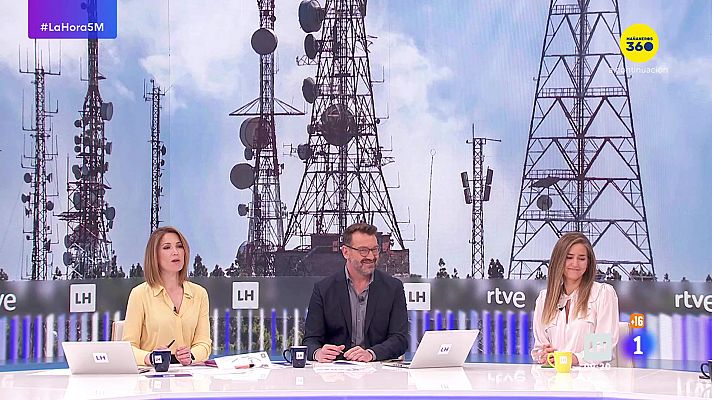 La hora de La 1 - "Llevamos desde las 4 de la mañana en la estación, no es normal que no nos digan cuándo podemos viajar"