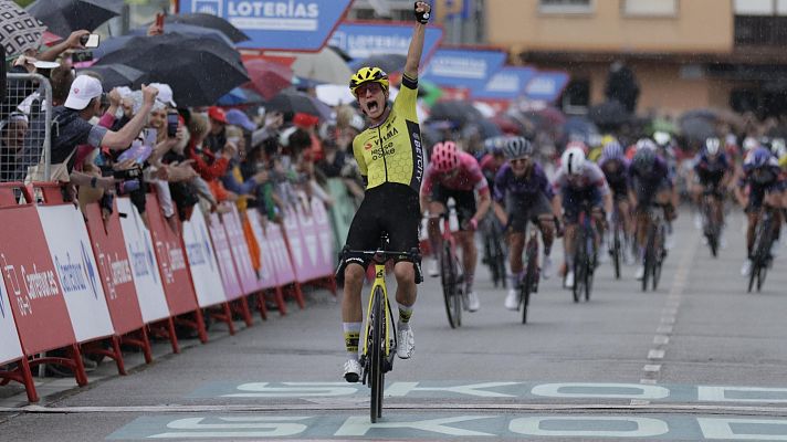 Vuelta ciclista a España - Marianne Vos gana la etapa de Sant Boi tras un caótico sprint y amplía su palmarés en la Vuelta