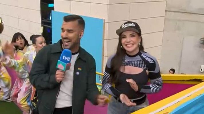 La familia de la tele - Inés Hernand lo da todo en su carroza