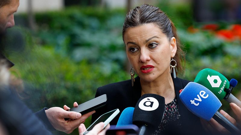 Sira Rego dice que en verano podrán comenzar los traslados de menores migrantes - La hora de La 1 | Ver