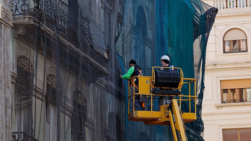 España supera por primera vez los 21,59 millones de afiliados este abril con el arranque de la temporada turística - Telediario 1 | Ver