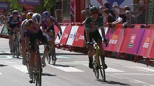 La neerlandesa Femke Gerritse se enfunda el maillot rojo de la Vuelta con su victoria en Huesca